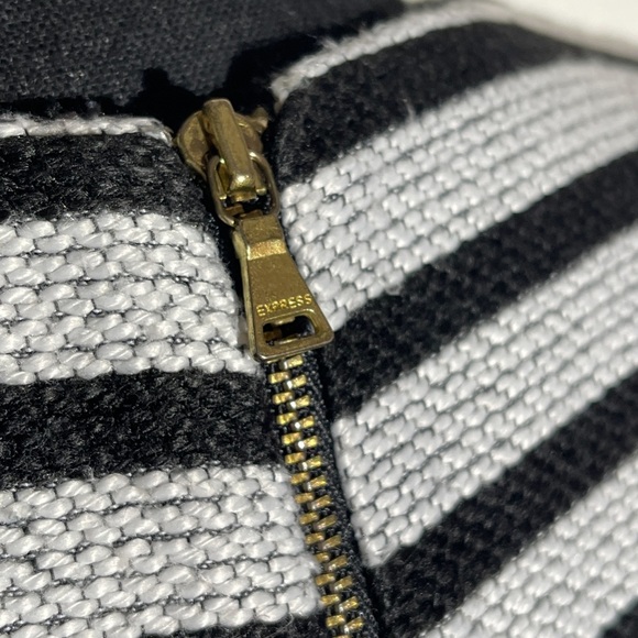 Express Crop Stripped Top - Picture 4 of 6